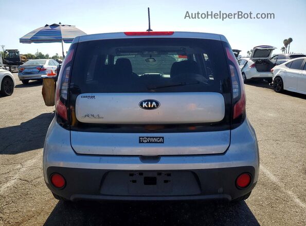 KNDJN2A21H7462927 2017 KIA SOUL Silver Հետևի տեսք