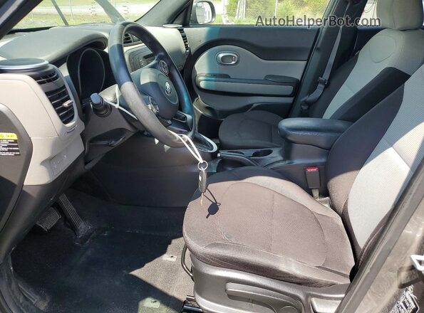 KNDJN2A22G7284654 2016 KIA SOUL Silver Widok wnętrza z przodu