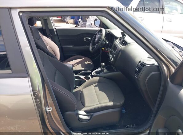 KNDJN2A22H7501475 2017 KIA SOUL Gray Widok wnętrza z przodu