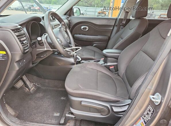 KNDJN2A22K7024778 2019 KIA SOUL Gray Vista interior delantera