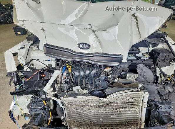 KNDJN2A23K7022344 2019 KIA SOUL White უკანა სალონის ხედი