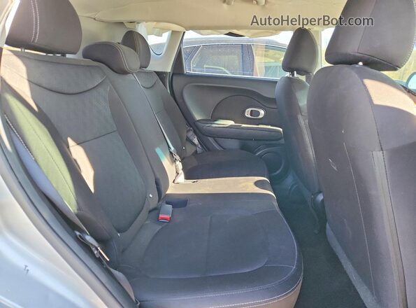 KNDJN2A23K7660237 2019 KIA SOUL Silver Widok wnętrza z tyłu