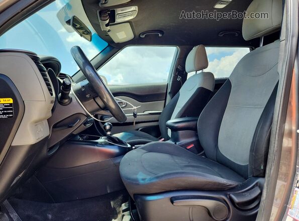 KNDJN2A23K7688524 2019 KIA SOUL Gray Vista interior delantera
