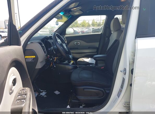 KNDJN2A23K7911984 2019 KIA SOUL White წინა სალონის ხედი