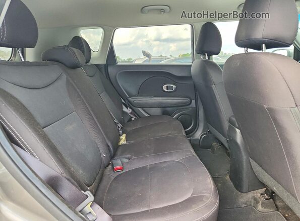 KNDJN2A24J7589774 2018 KIA SOUL Gray Вид задньої частини салону