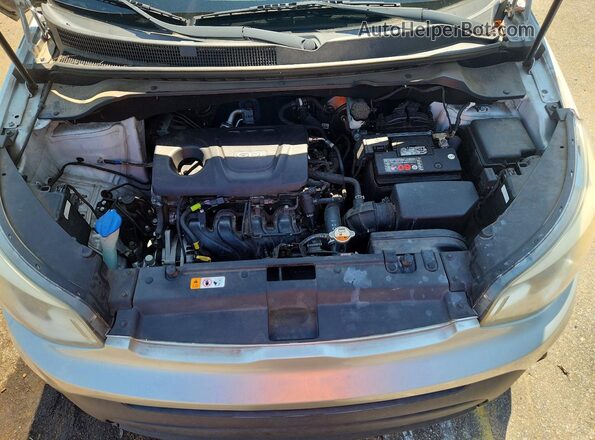 KNDJN2A25K7680473 2019 KIA SOUL Silver Vista interior trasera