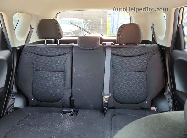KNDJN2A26J7592983 2018 KIA SOUL Gray Rear seats view