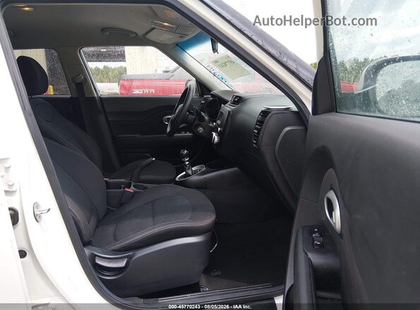 KNDJN2A27G7358540 2016 KIA SOUL White Вид салону спереду
