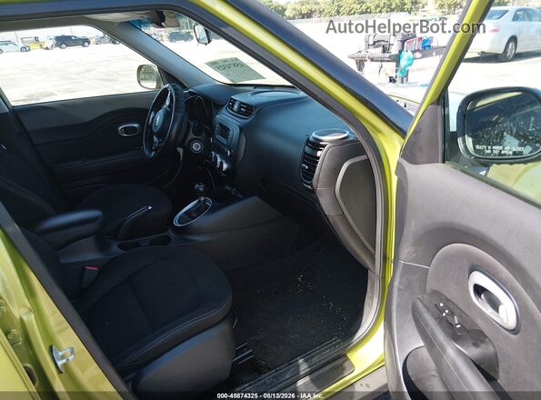 KNDJN2A27G7844779 2016 KIA SOUL Green Front interior view