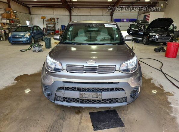 KNDJN2A29H7465445 2017 KIA SOUL Silver Widok z przodu