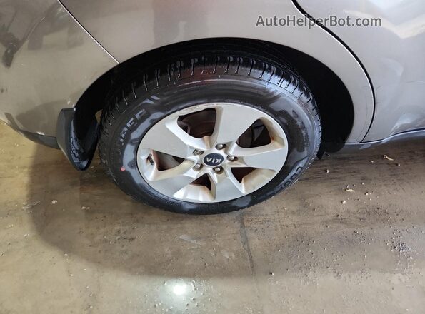 KNDJN2A29H7465445 2017 KIA SOUL Silver 