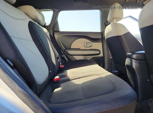 KNDJN2A29J7587616 2018 KIA SOUL Silver 