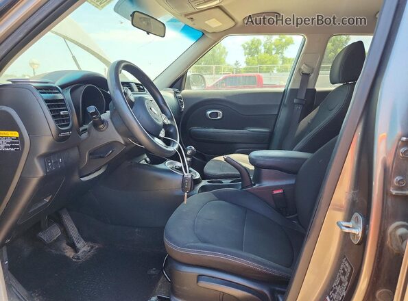 KNDJN2A29K7677091 2019 KIA SOUL Gray Vista interior delantera