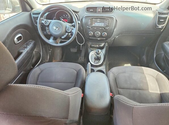 KNDJN2A29K7677091 2019 KIA SOUL Gray Vista del salpicadero