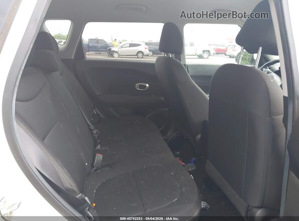 KNDJN2A2XH7435595 2017 KIA SOUL White VIN կոդի պիտակի տեսք