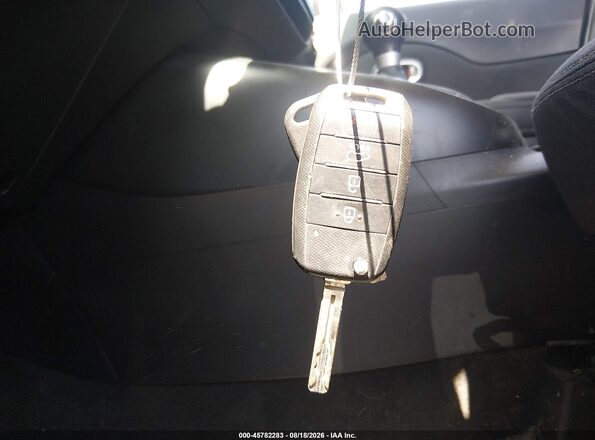KNDJN2A2XH7435595 2017 KIA SOUL White Առջևի վահանակի տեսք