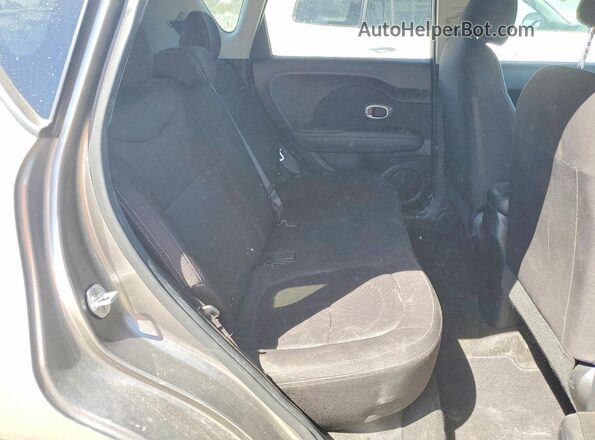 KNDJN2A2XJ7613754 2018 KIA SOUL Charcoal Widok tylnych siedzeń