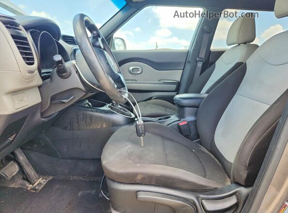 KNDJN2A2XK7670568 2019 KIA SOUL Silver Vista interior delantera