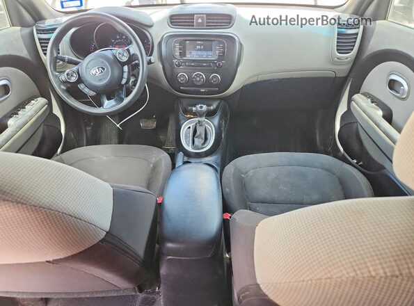 KNDJN2A2XK7670568 2019 KIA SOUL Silver Vista del salpicadero
