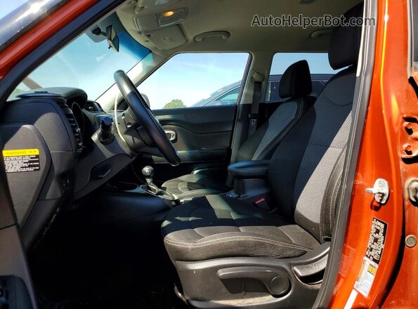 KNDJP3A50K7675675 2019 KIA SOUL Orange Вид салону спереду