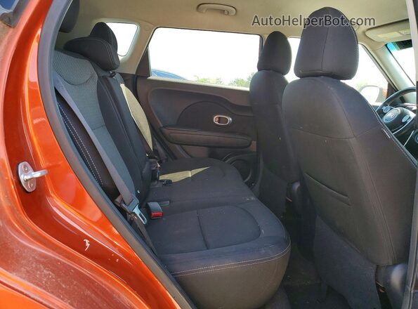 KNDJP3A50K7675675 2019 KIA SOUL Orange Вид задньої частини салону