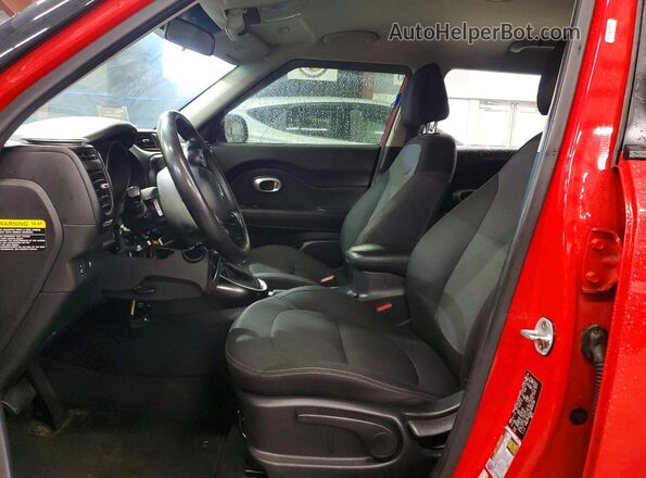 KNDJP3A53K7664458 2019 KIA SOUL Red Widok wnętrza z przodu