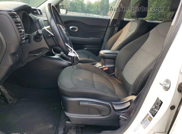 KNDJP3A54H7440544 2017 KIA SOUL White წინა სალონის ხედი