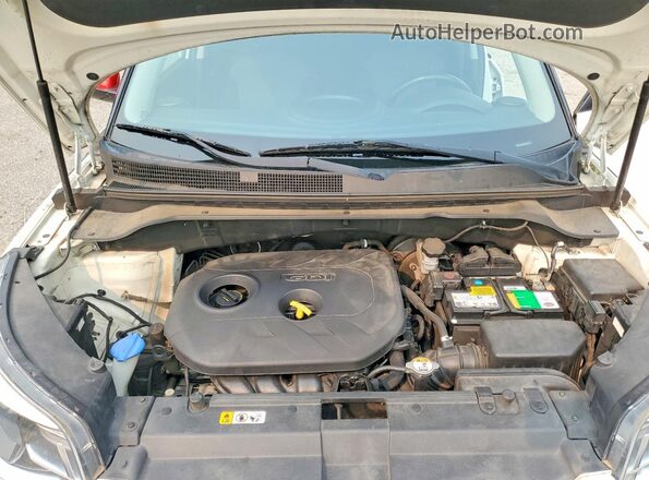 KNDJP3A54H7440544 2017 KIA SOUL White ძრავის განყოფილების ხედი