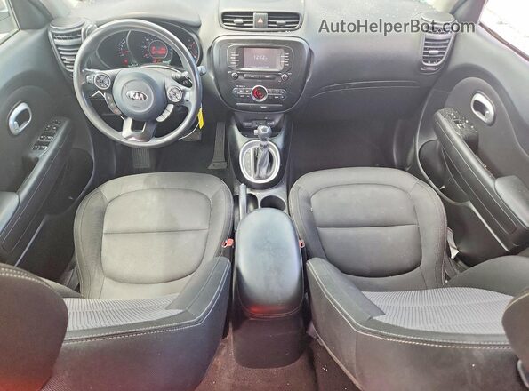 KNDJP3A55H7415636 2017 KIA SOUL Silver Vista del salpicadero
