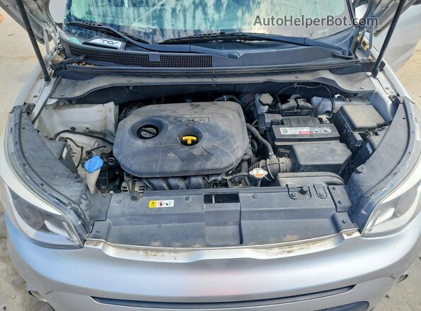 KNDJP3A55H7415636 2017 KIA SOUL Silver Vista interior trasera