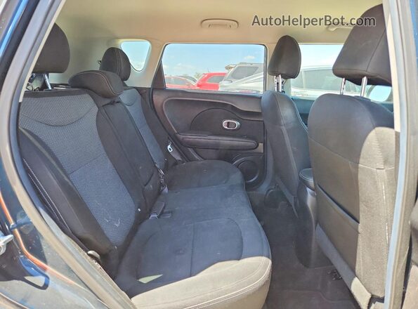 KNDJP3A55H7444098 2017 KIA SOUL Blue Widok tylnych siedzeń