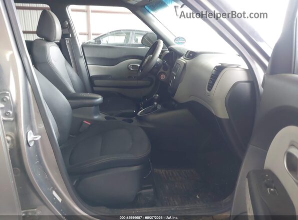 KNDJP3A55H7470622 2017 KIA SOUL Gray Widok wnętrza z przodu