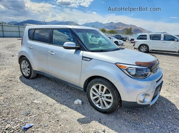 KNDJP3A55J7564862 2018 KIA SOUL Серебряный Вид сзади