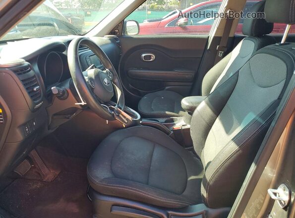 KNDJP3A58H7444273 2017 KIA SOUL Silver Вид салону спереду