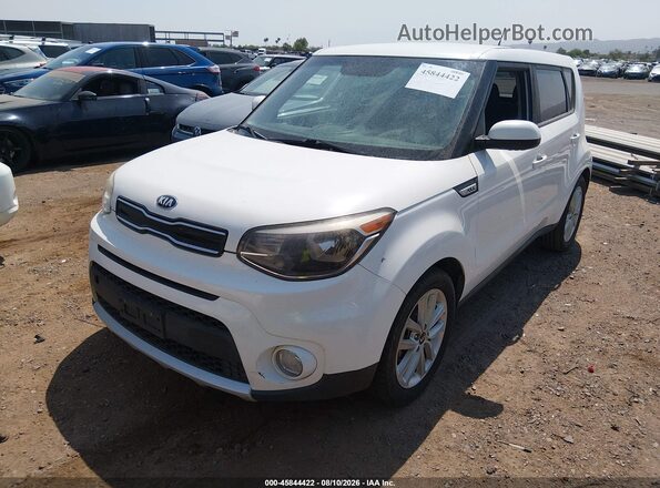 KNDJP3A59J7530004 2018 KIA SOUL Белый Вид спереди