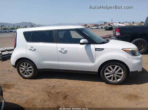 KNDJP3A59J7530004 2018 KIA SOUL Белый Вид задней части салона