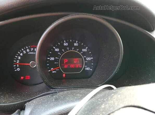 KNDJP3A5XJ7611299 2018 KIA SOUL Red Widok zestawu wskaźników