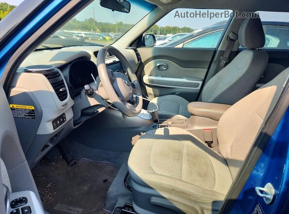KNDJP3AE2G7017265 2016 KIA SOUL Blue Vista interior delantera
