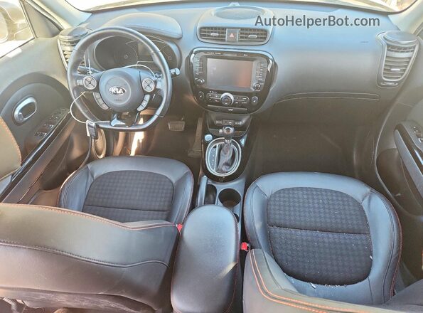 KNDJX3AA4J7540436 2018 KIA SOUL Gray წინა პანელის ხედი