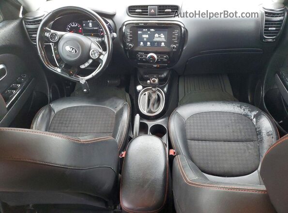 KNDJX3AA8J7617065 2018 KIA SOUL Black Առջևի վահանակի տեսք