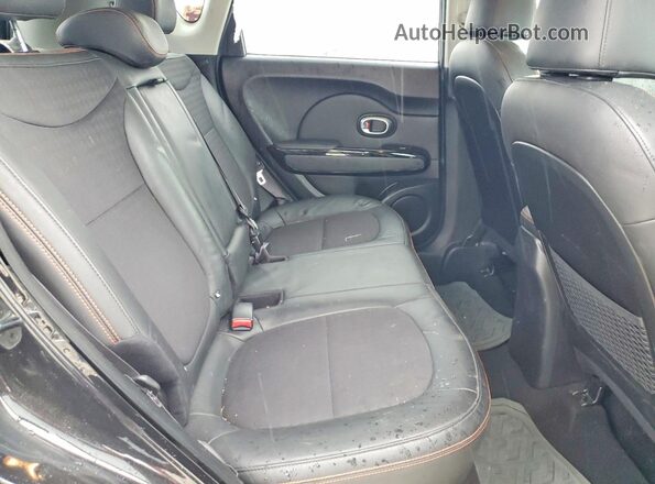 KNDJX3AA8J7617065 2018 KIA SOUL Black Հետևի նստատեղերի տեսք