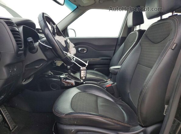 KNDJX3AAXJ7893263 2018 KIA SOUL Black Вид салону спереду