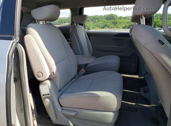 KNDMA5C14J6380202 2018 KIA SEDONA Silver Вид задньої частини салону