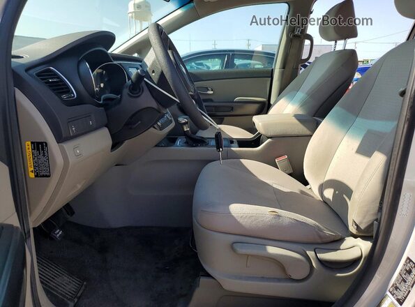 KNDMA5C14J6380202 2018 KIA SEDONA Silver Вид салону спереду