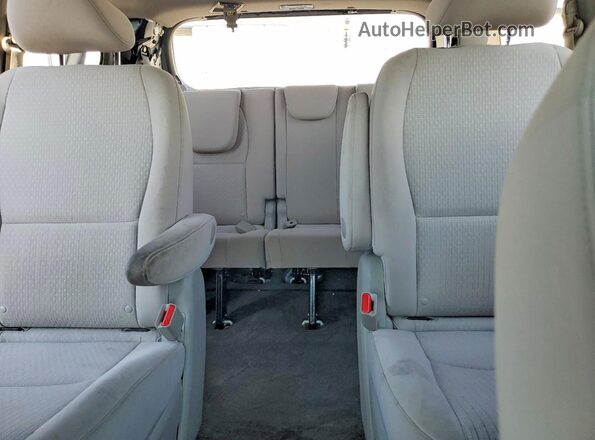 KNDMA5C14J6380202 2018 KIA SEDONA Silver Вид задніх сидінь