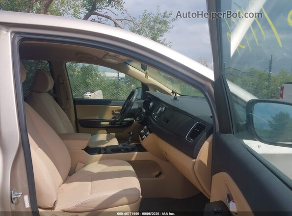KNDMB5C10H6231938 2017 KIA SEDONA Серебряный Вид салона спереди