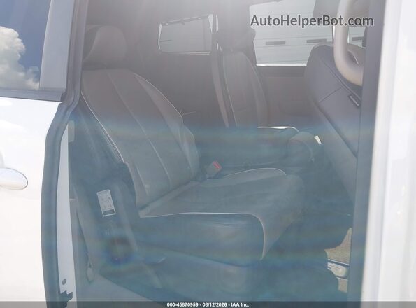 KNDMB5C10H6240624 2017 KIA SEDONA White Widok naklejki z numerem VIN