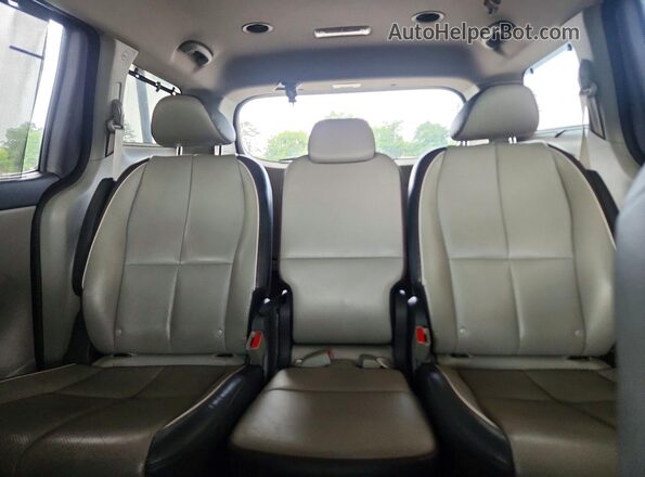 KNDMB5C10H6253972 2017 KIA SEDONA Blue Rear seats view