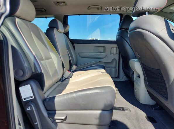 KNDMB5C10H6338665 2017 KIA SEDONA Maroon Rear interior view