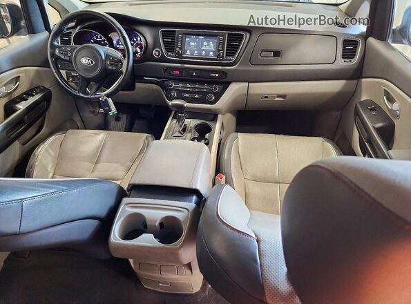 KNDMB5C10J6375138 2018 KIA SEDONA Blue Widok deski rozdzielczej